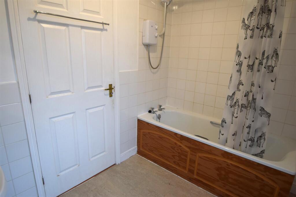 bathroom b.JPG