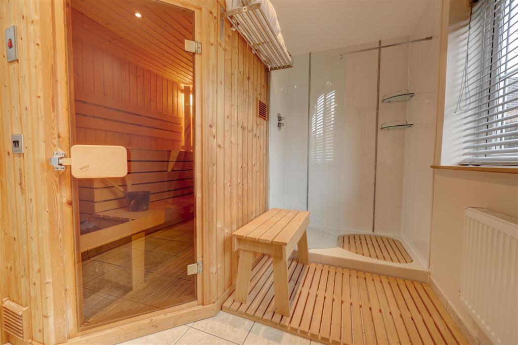 Shower Room / Sauna