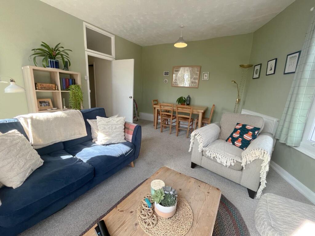 Living Room 2.jpeg