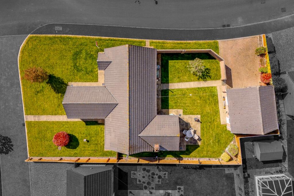 7 Richard Busby Way (Lutton)-5