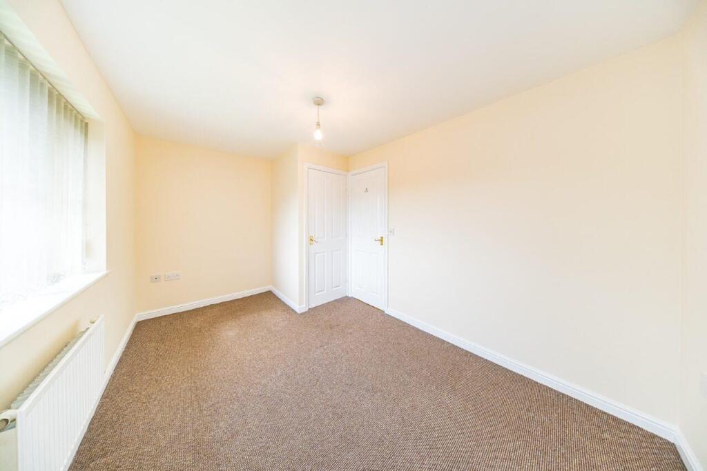 27 Molyneux Close bedroom 2.jpg