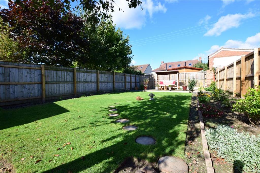 ADDITIONAL GARDEN PHOTO