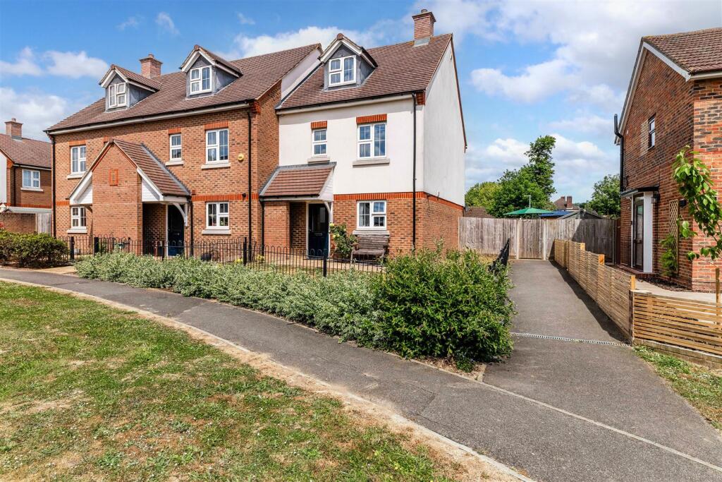 FIELDOAKS WAY (4).jpg