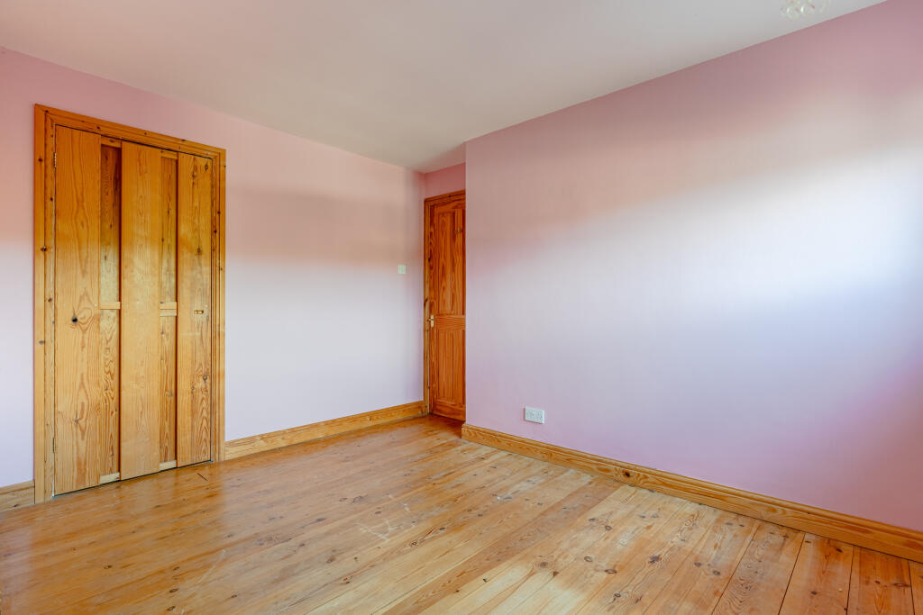 A15 - 4 Greenbanks, slapton - 251028