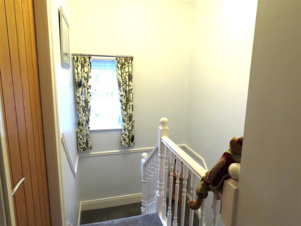 FIRST FLOOR LANDING