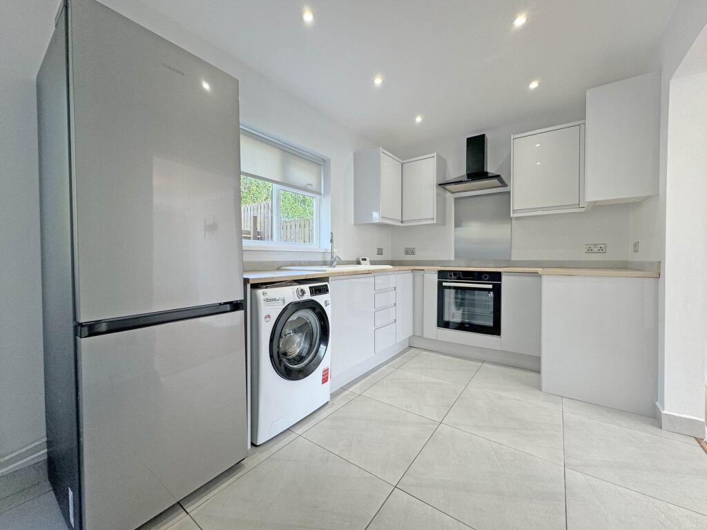 3 bed terraced house to rent Stafford Cl, London 