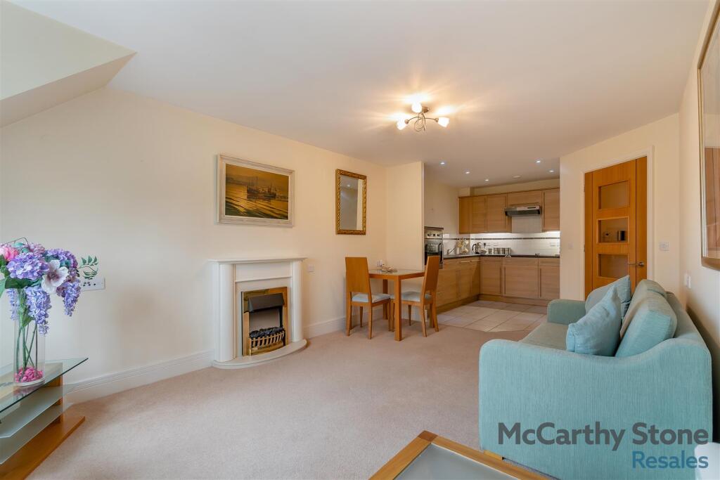 8640637-interior11.jpg