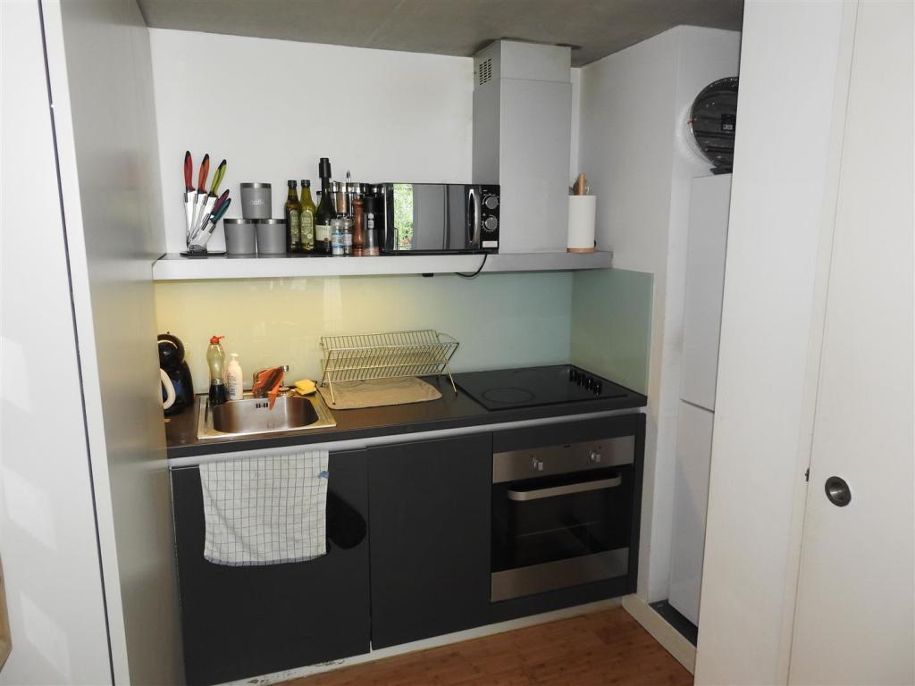 2352 Budenberg Kit.JPG