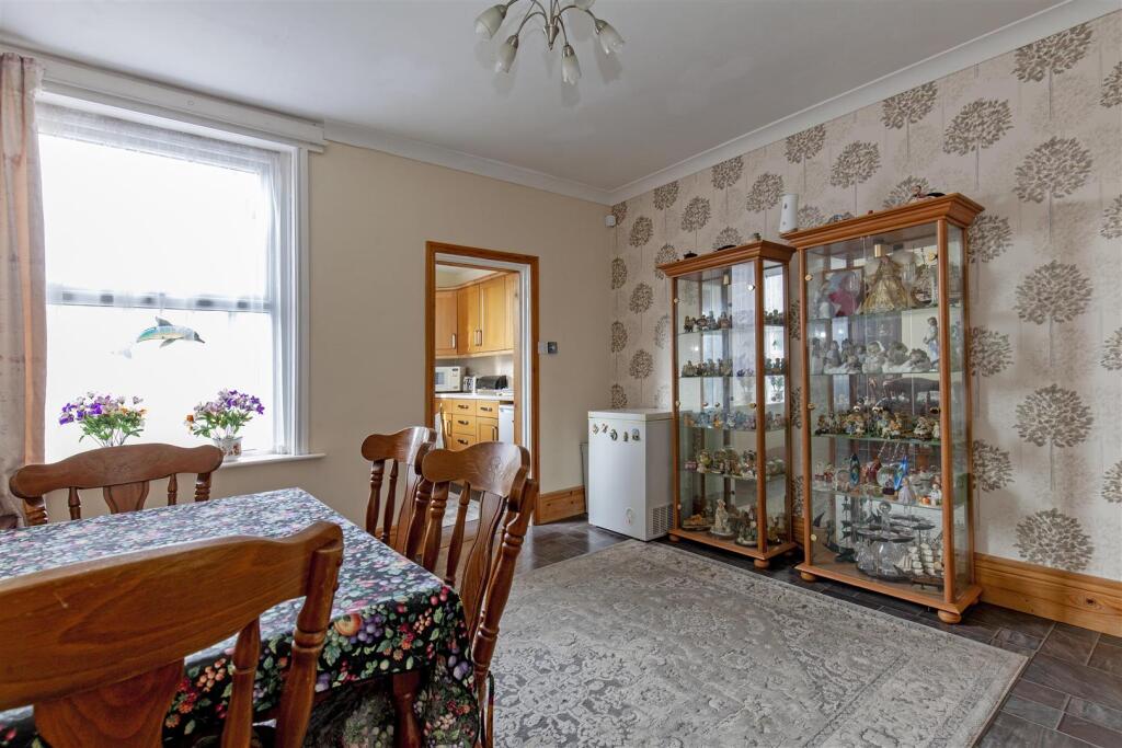 Dining Room-3.jpg