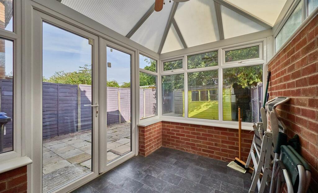 UPVC SUDG CONSERVATORY TO REAR