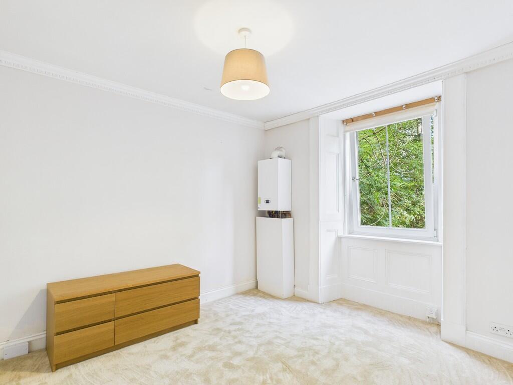 CAM05526G0-PR0033...