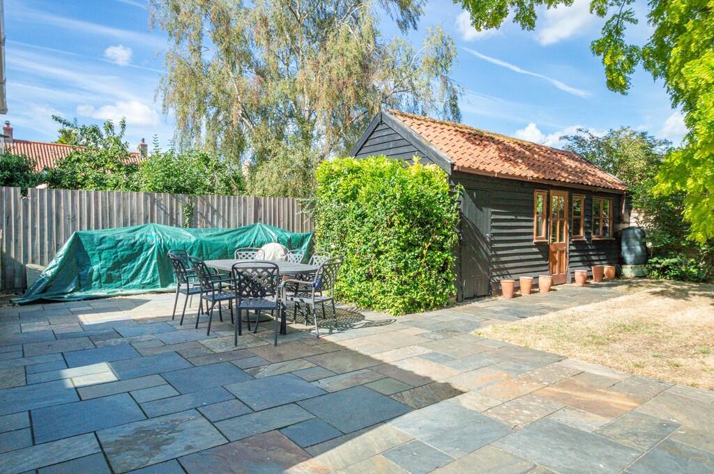 Red House, 11 New...