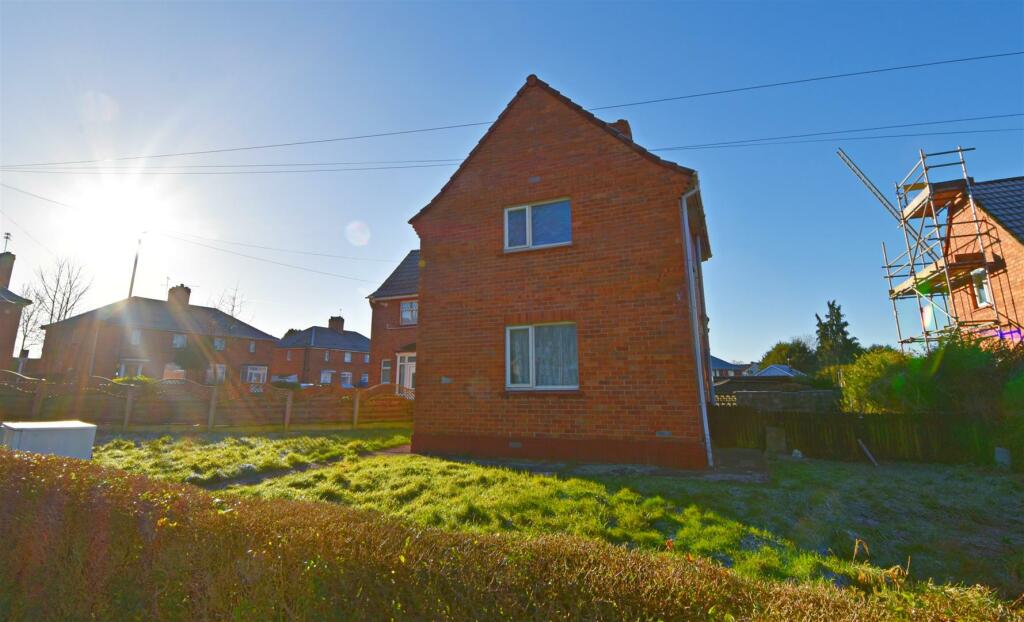 Side view of propery and wrap around garden.jpg