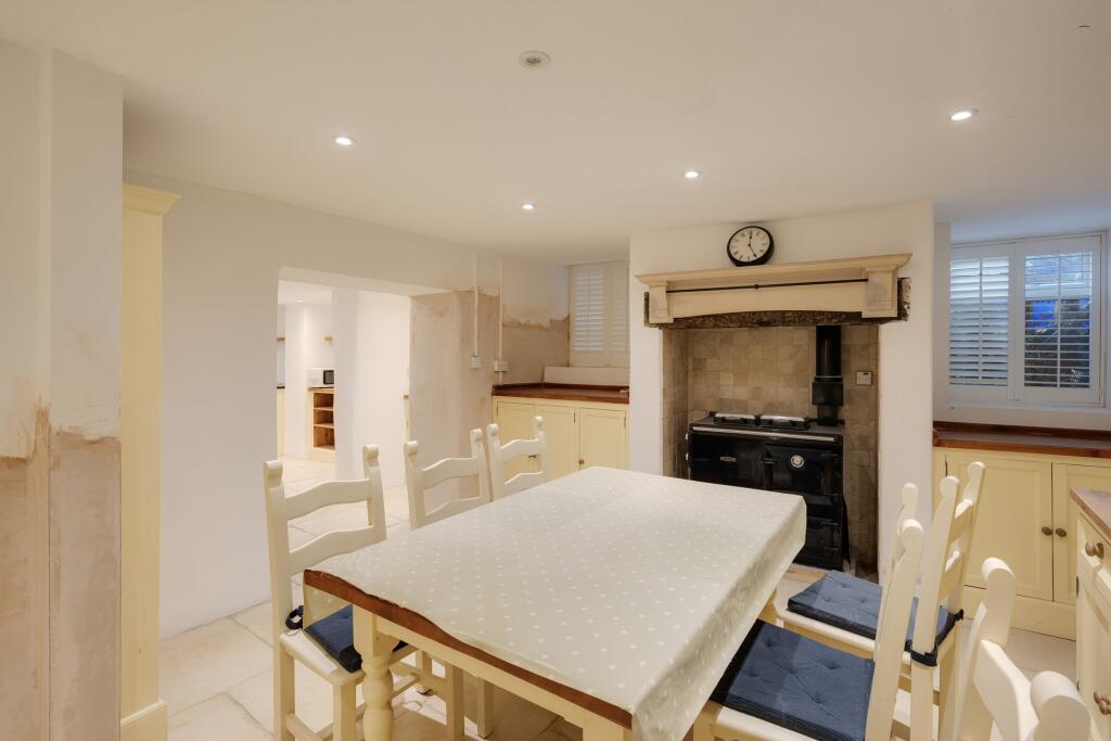 Dining area ()