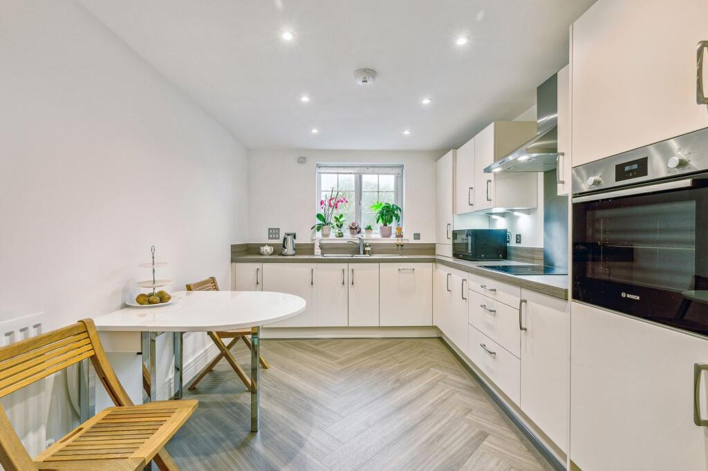 Kitchen / Dining Area