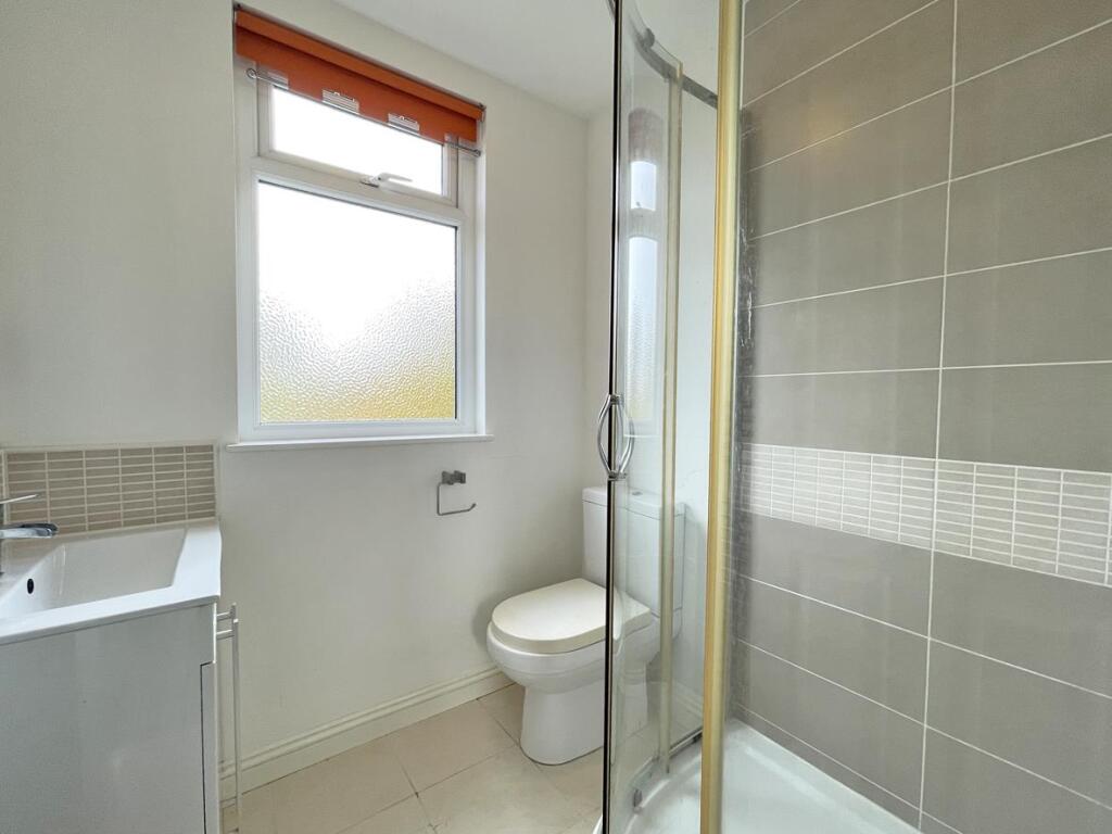 Torland Road 60 - Shower.jpg