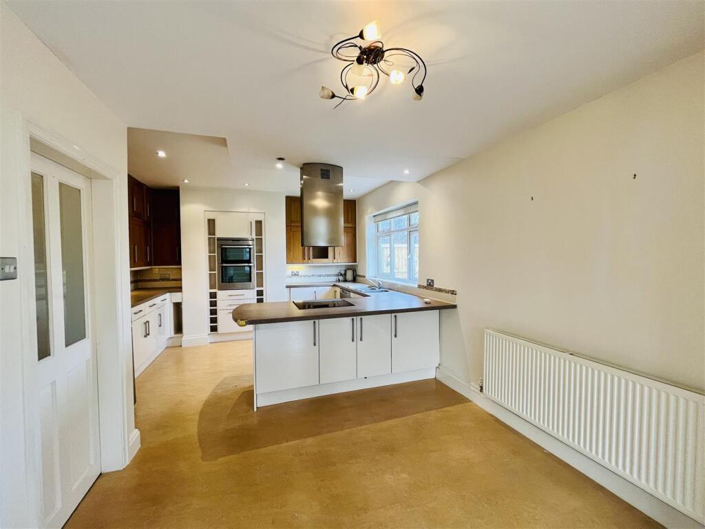 Live In Dining Kitchen