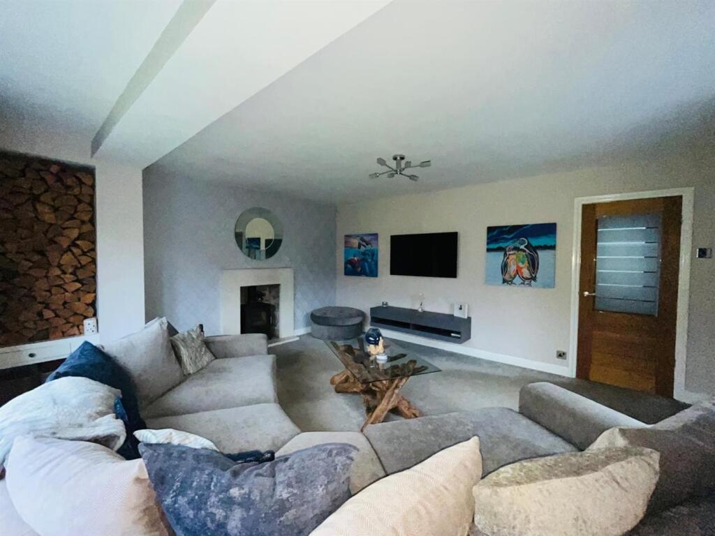 Lounge 3.jpg