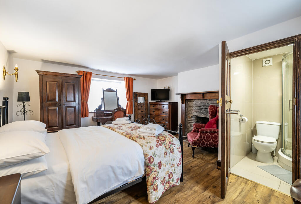 Lounge/ Bedroom 8