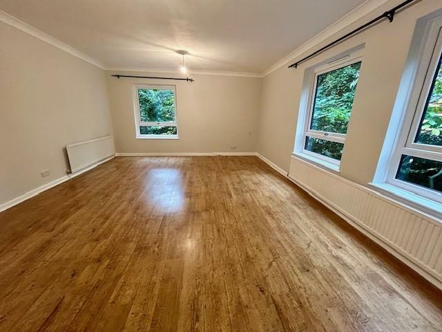 80 Dawsmere Close lounge 3.jpg