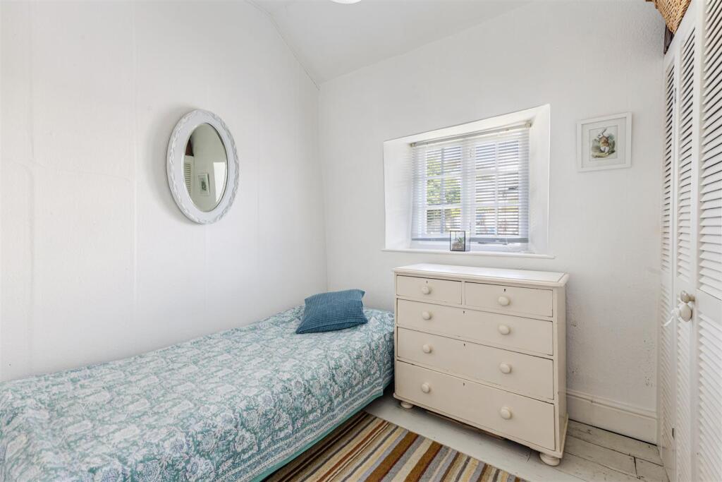 A20 - Kingsbridge, Rack Park Cottage - 250911.jpg