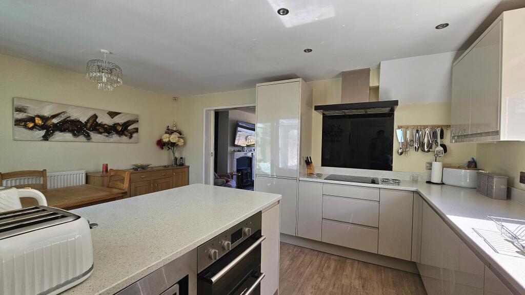 Kitchen / dining room