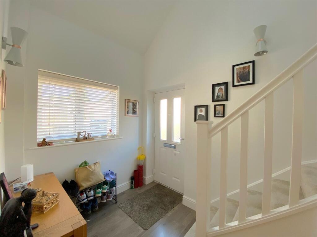 56C Haslam Crescent - Hall2.jpg
