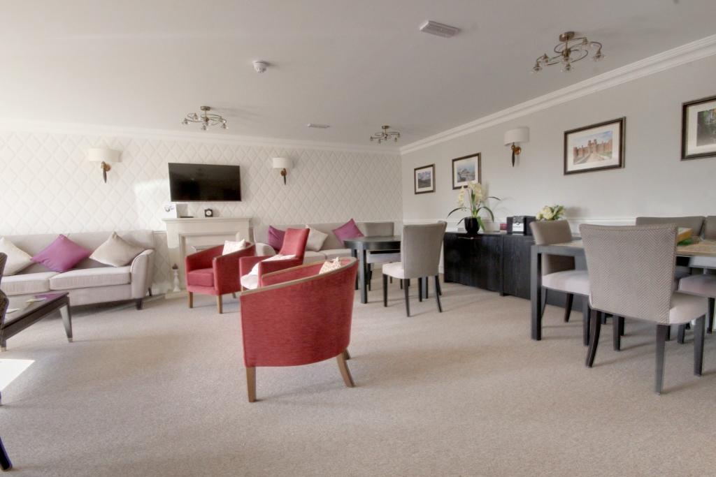 COMMUNAL LOUNGE