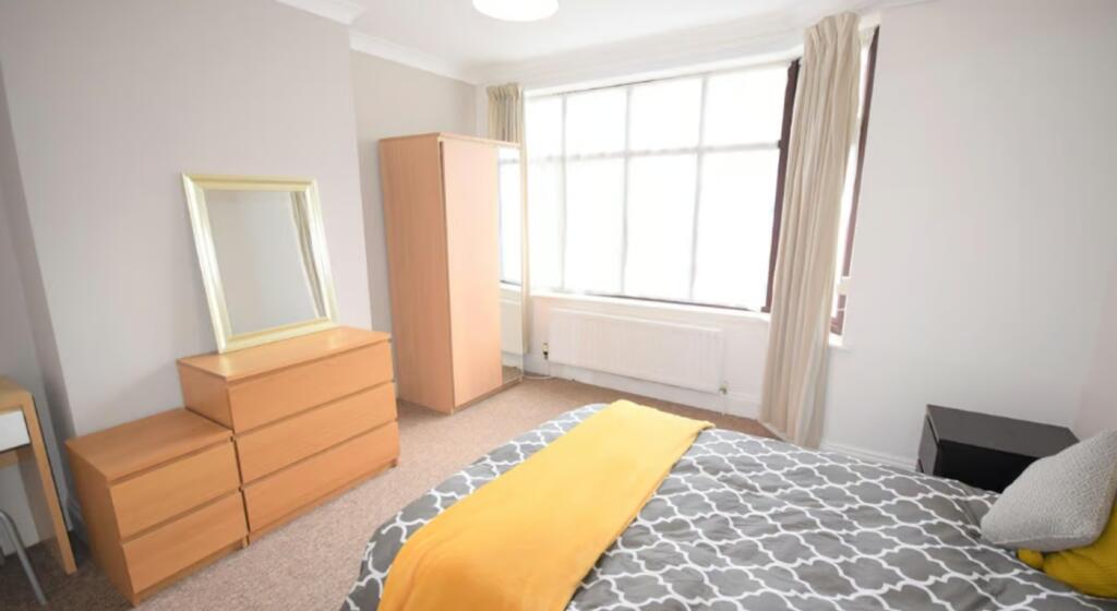 Bright and inviting double bedroom featuring la...