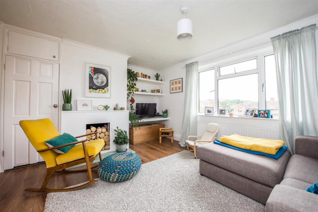 85 Wyphurst Road GU6 Crowes Cranleigh  (1 of 19).j