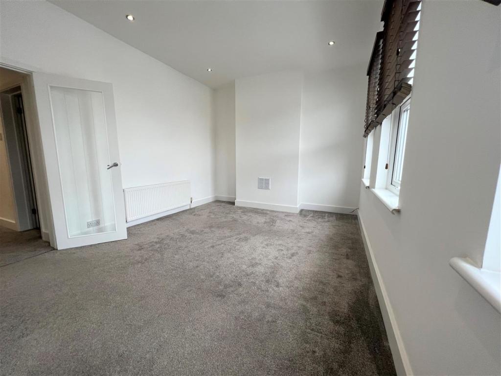 Living Room 1.jpg