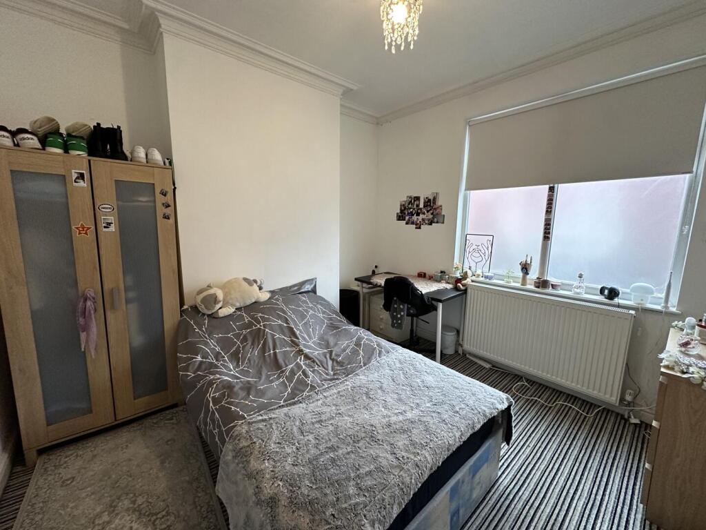 21eg.bed1.JPG