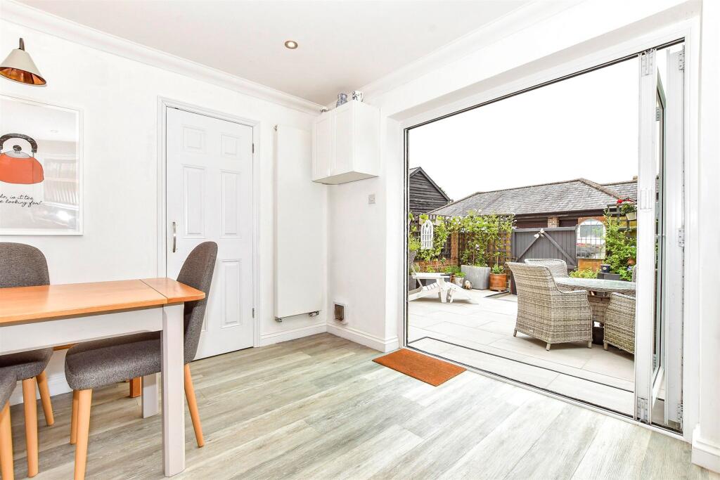 External Lifestyle Photograph