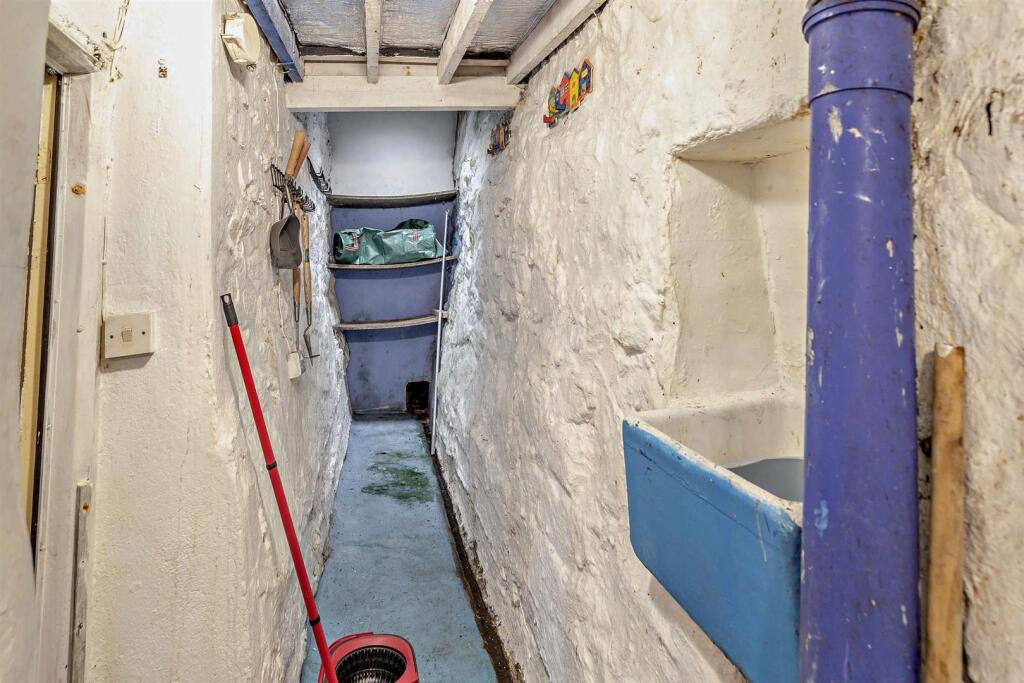 8671212-interior11-800.jpg
