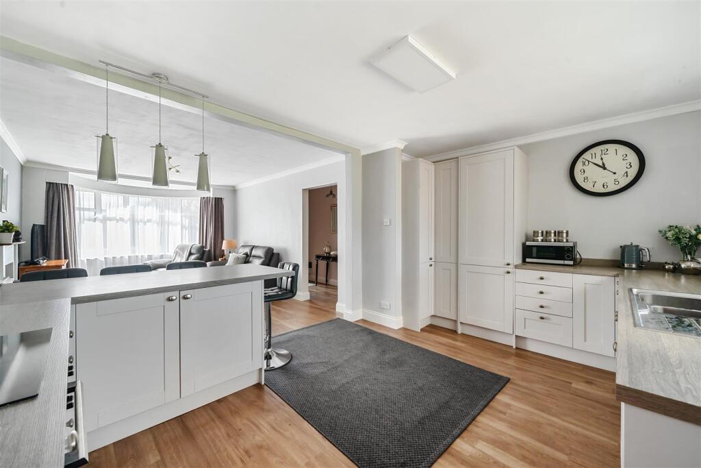 All Oaks Bungalow, Cathiron