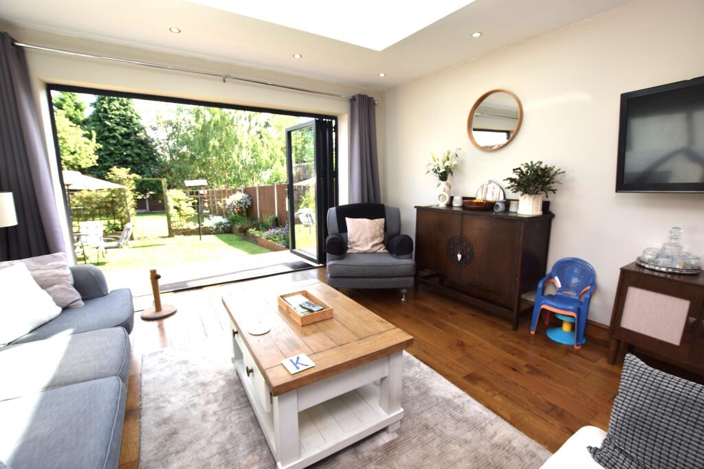 open plan lounge/dining room and kitchen