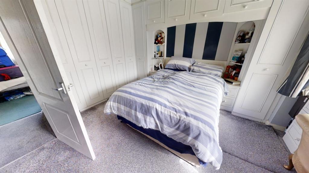 MASTER BEDROOM.jpg