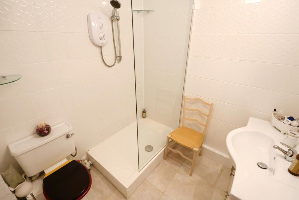 BASEMENT ENSUITE SHOWER ROOM