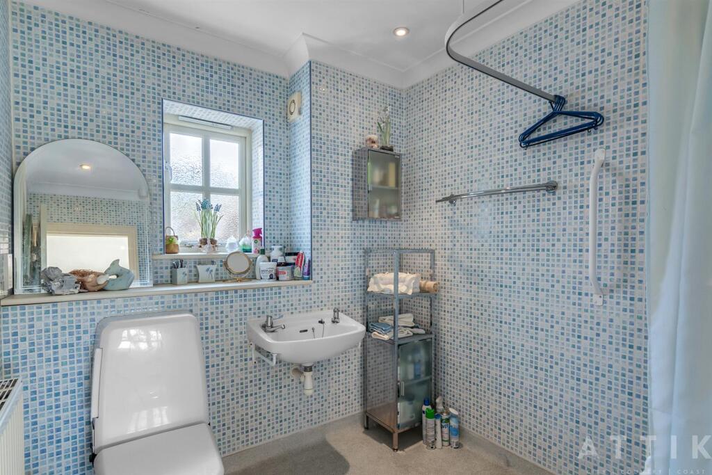 2 Hanbury Close, Halesworth IP19 8DG (28).jpg