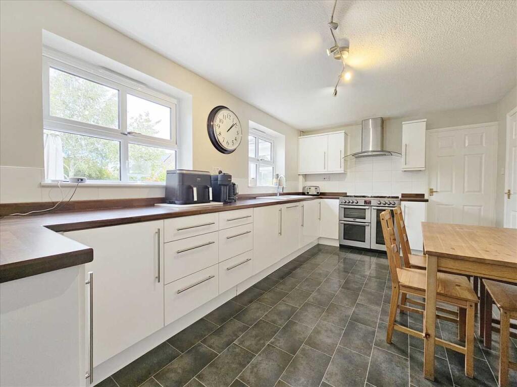 Kitchen: