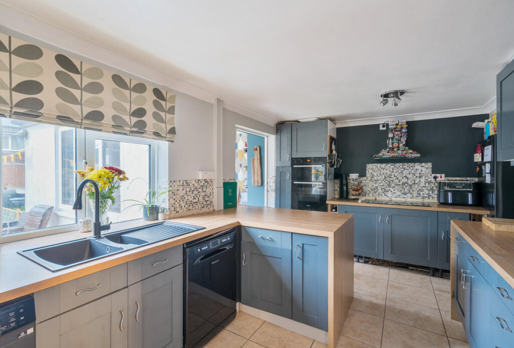 1370360-6-68f6060...