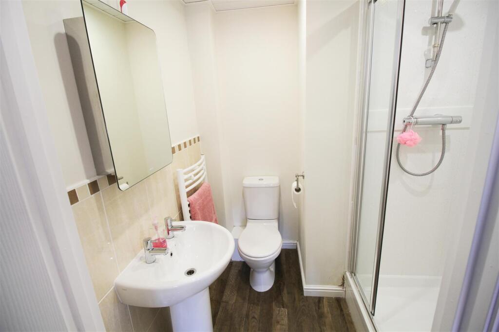 ensuite.jpg