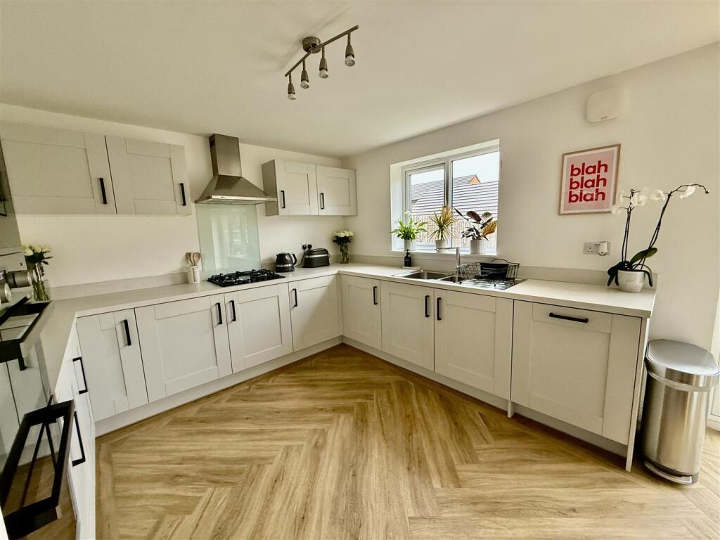 KITCHEN &amp; DINING AREA