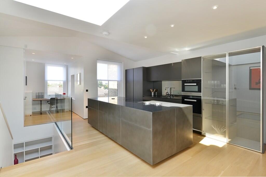 3, 76 Redcliffe S...