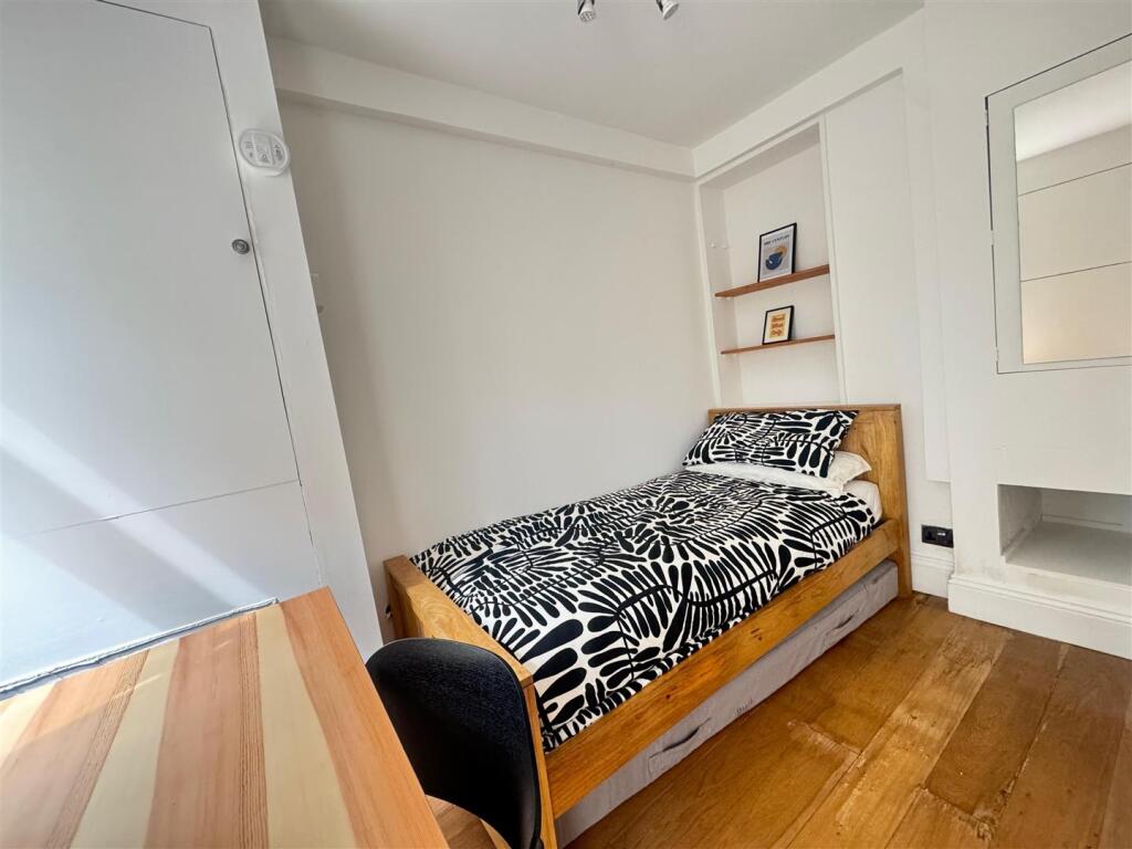 bed 2..jpg