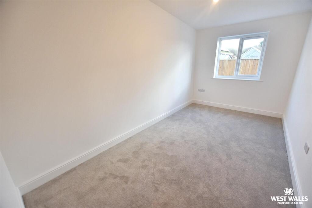 4 - 2025-11-13T205809.841.jpg