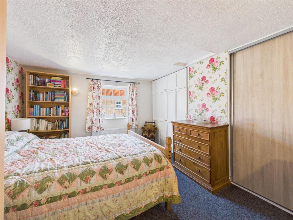 Bedroom: