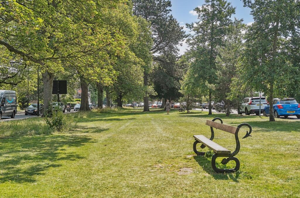 EweMove Harrogate Public Area