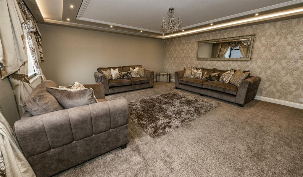 LOUNGE 1