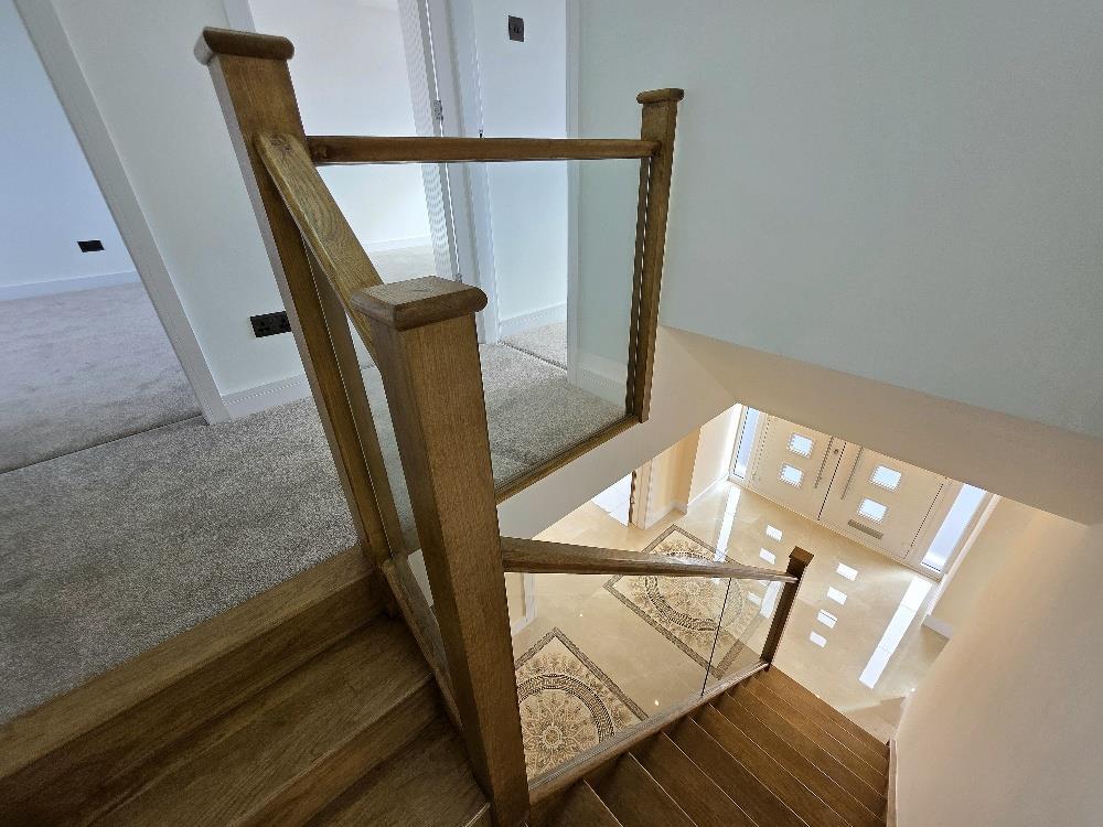 Landing to Hallway